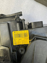 Laden Sie das Bild in den Galerie-Viewer, Frontscheinwerfer BMW 3 E93 Coupe E92 7162128-13 Xenon Rechts Headlight SCH6182442118wk