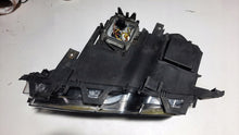 Laden Sie das Bild in den Galerie-Viewer, Frontscheinwerfer BMW E46 Xenon Rechts Scheinwerfer Headlight SCH9709965003ar