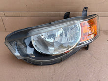 Laden Sie das Bild in den Galerie-Viewer, Frontscheinwerfer Mitsubishi Colt VI I 030124930100 Rechts oder Links