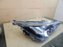 Laden Sie das Bild in den Galerie-Viewer, Frontscheinwerfer Toyota Corolla 81110-02S60 LED Rechts Scheinwerfer Headlight SCH3458209292sv