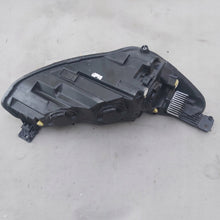 Laden Sie das Bild in den Galerie-Viewer, Frontscheinwerfer Ford Focus JX7B13W030AE Links Scheinwerfer Headlight