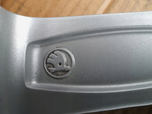 Load image into Gallery viewer, 1x Alufelge 17 Zoll 6.5" 5x100 40ET Glanz Silber 657601025 Skoda Scala Rim Wheel FEL3308781025vs