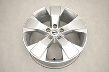 Laden Sie das Bild in den Galerie-Viewer, 4x Alufelge 18 Zoll 7.5" 5x108 50 5ET Glanz Silber 31471553 Volvo V60 Xc60 FEL7649320498tw