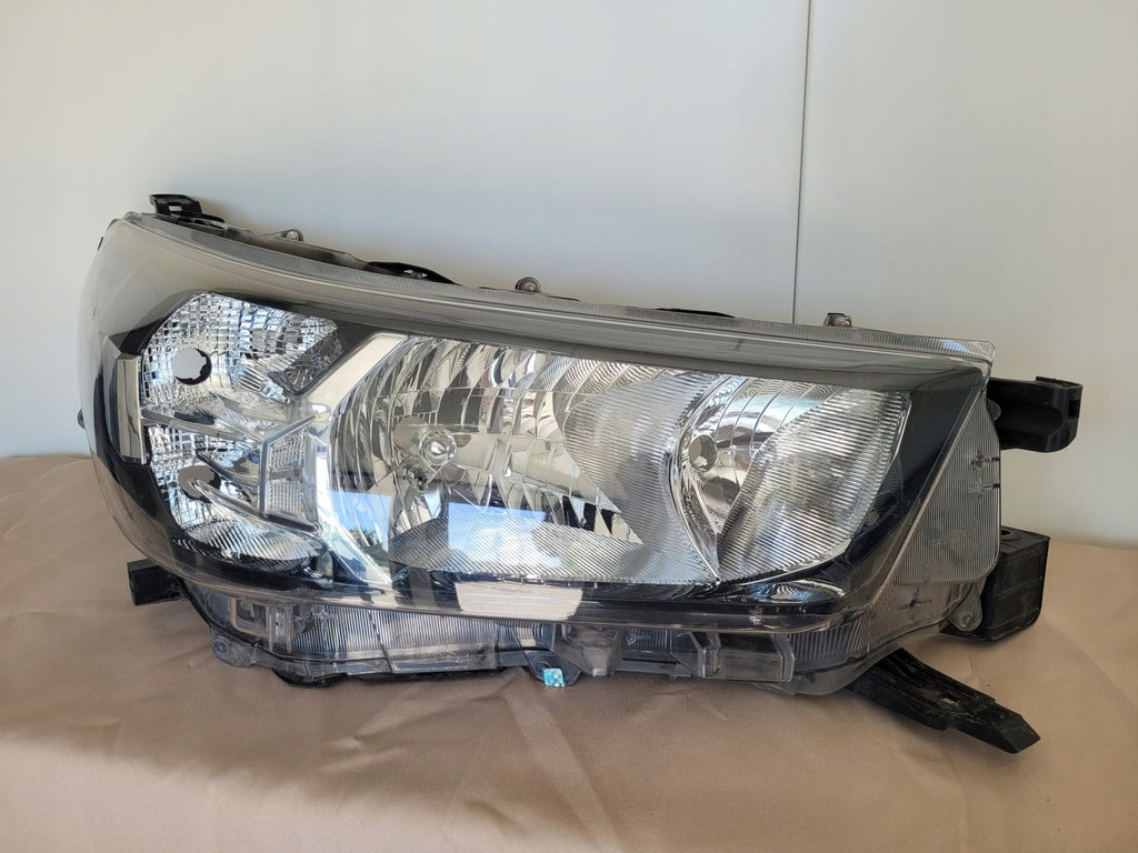 Frontscheinwerfer Toyota Hilux VIII 1EJ-923364-040 Rechts Scheinwerfer Headlight SCH3946517238hv