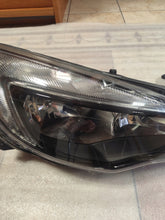 Laden Sie das Bild in den Galerie-Viewer, Frontscheinwerfer Opel Astra J 13371596 Rechts Scheinwerfer Headlight SCH3011807505eg