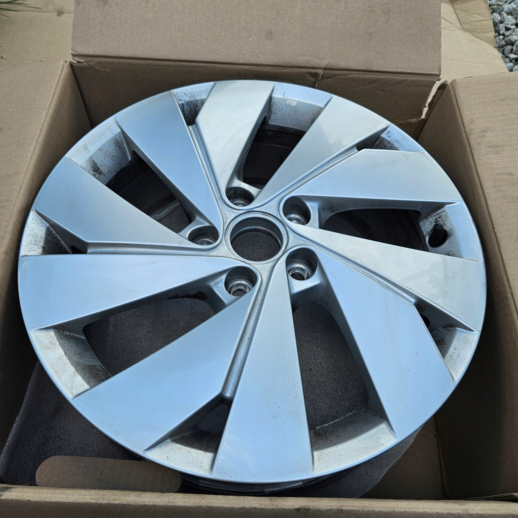 1x Alufelge 17 Zoll 7.0" 5x112 46ET Glanz 5H0601025B VW Golf Viii Rim Wheel FEL9601089562gp