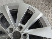 Laden Sie das Bild in den Galerie-Viewer, 1x Alufelge 16 Zoll 6.0" 5x112 38ET 657601025AJ Skoda Scala Rim Wheel FEL5664814466zc