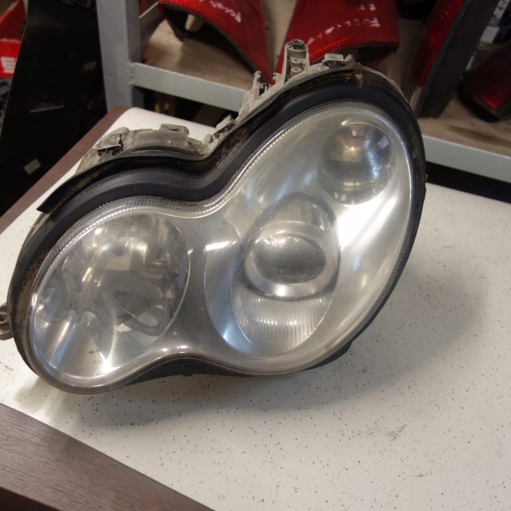 Frontscheinwerfer Mercedes-Benz W203 A2038203559 Links Scheinwerfer Headlight SCH7464307880in