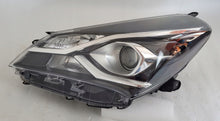 Laden Sie das Bild in den Galerie-Viewer, Frontscheinwerfer Toyota Yaris Links Scheinwerfer Headlight