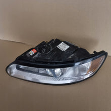 Laden Sie das Bild in den Galerie-Viewer, Frontscheinwerfer Volvo S40 31265698 Xenon Links Scheinwerfer Headlight SCH2153712173at