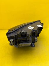 Laden Sie das Bild in den Galerie-Viewer, Frontscheinwerfer Skoda Octavia IV 5E4941009 LED Links Scheinwerfer Headlight SCH9983897601gy