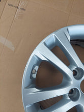 Load image into Gallery viewer, 1x Alufelge 16 Zoll 6.5&quot; 5x114.3 50ET 52910-A2270 Kia Rim Wheel