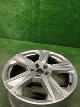 Load image into Gallery viewer, 1x Alufelge 19 Zoll 8.0" 5x112 27ET Glanz Silber 4K8601025J Audi Rim Wheel FEL1569041518is