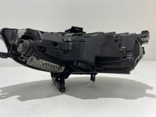 Laden Sie das Bild in den Galerie-Viewer, Frontscheinwerfer Audi A4 8W0941036J LED Ein Stück (Rechts oder Links) Headlight