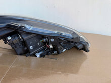 Laden Sie das Bild in den Galerie-Viewer, Frontscheinwerfer Toyota Yaris 81170-0DK10 LED Links Scheinwerfer Headlight SCH8165700695ub