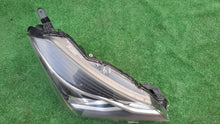 Load image into Gallery viewer, Frontscheinwerfer Toyota Yaris Rechts Scheinwerfer Headlight