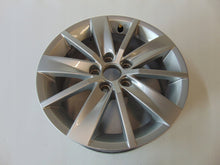 Laden Sie das Bild in den Galerie-Viewer, 1x Alufelge 15 Zoll 6.0&quot; 5x100 40ET Glanz Silber 6C0601025 VW Polo Rim Wheel
