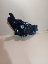 Laden Sie das Bild in den Galerie-Viewer, Frontscheinwerfer Mazda II DB5J-51040 Links Scheinwerfer Headlight