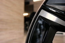 Laden Sie das Bild in den Galerie-Viewer, 1x Alufelge 20 Zoll 9.0&quot; 5x112 44ET 6895213 BMW G31 G30 Rim Wheel