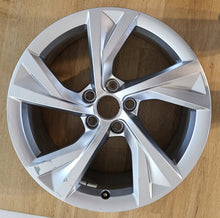 Load image into Gallery viewer, 1x Alufelge 18 Zoll 8.0&quot; 5x112 40ET 8W0601025EJ Audi A4 B9 Rim Wheel