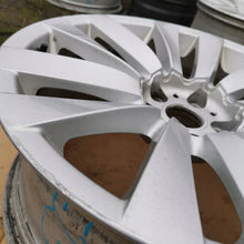 Load image into Gallery viewer, 1x Alufelge 20 Zoll 8.5" 5x120 25ET Glanz Silber BMW 7 F01 F02 F04 5 F07 FEL1819974906hz