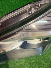 Laden Sie das Bild in den Galerie-Viewer, Frontscheinwerfer Toyota Yaris Links Scheinwerfer Headlight SCH5817907781qr