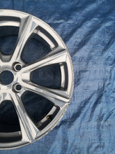 Laden Sie das Bild in den Galerie-Viewer, 1x Alufelge 18 Zoll 7.0&quot; 4x108 47ET Glanz Silber H1BC-1007-E1A Ford Fiesta