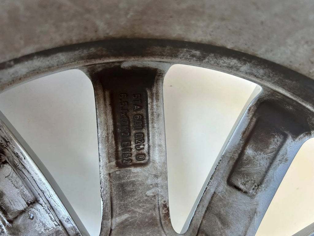 1x Alufelge 17 Zoll 6.5" 5x112 52ET Glanz Silber 5TA601025D VW Touran Rim Wheel FEL5396392773ys