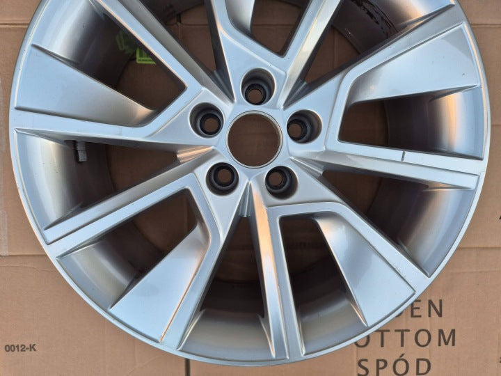 1x Alufelge 17 Zoll 6.5" 5x100 40ET 658601025C Skoda Scala Kamiq Rim Wheel FEL4183551474ul