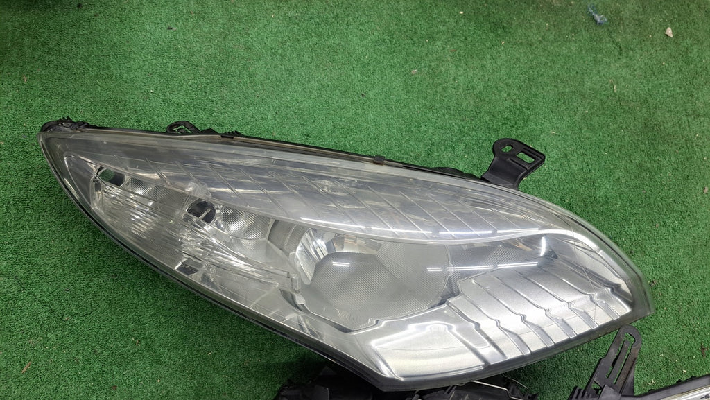 Frontscheinwerfer Renault Megane III 260600017R LED Rechts oder Links