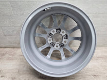 Laden Sie das Bild in den Galerie-Viewer, 1x Alufelge 16 Zoll 7.0" 5x120 31ET Glanz Silber 6796236 BMW 1 F21 F20 Rim Wheel FEL5715989132rc