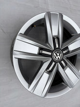Laden Sie das Bild in den Galerie-Viewer, 1x Alufelge 17 Zoll 7.0" 5x120 7E0601025P VW Multivan Rim Wheel FEL6221095277fb