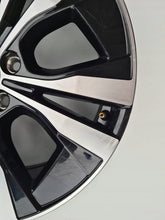 Laden Sie das Bild in den Galerie-Viewer, 1x Alufelge 18 Zoll 7.5&quot; 5x108 50 5ET 32327081 Volvo Rim Wheel