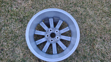 Laden Sie das Bild in den Galerie-Viewer, 1x Alufelge 17 Zoll 6.0&quot; 5x112 48ET 5G0601025 VW Golf Rim Wheel