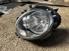 Laden Sie das Bild in den Galerie-Viewer, Frontscheinwerfer Mercedes-Benz Mini R55 R56 162704-03 Rechts Headlight SCH6110887849mi
