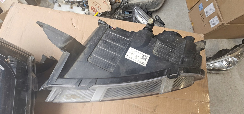 Frontscheinwerfer Dacia Spring 260607303R Ein Stück (Rechts oder Links)