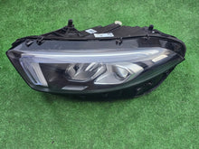 Laden Sie das Bild in den Galerie-Viewer, Frontscheinwerfer Mercedes-Benz W177 A1779063705 Links Scheinwerfer Headlight SCH6952037238pz