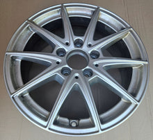 Load image into Gallery viewer, 1x Alufelge 16 Zoll 6.5" 5x112 44ET Glanz Silber A1774011100 Mercedes-Benz Cla FEL6135395603oe