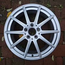 Load image into Gallery viewer, 1x Alufelge 17 Zoll 6.5" 5x112 44ET A1774013000 Mercedes-Benz Cla Gla Golf Jetta FEL7700190366jf