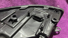 Laden Sie das Bild in den Galerie-Viewer, Frontscheinwerfer VW Golf 5K1941752C 1ZS00990202 Xenon Rechts Headlight SCH3025833574pr