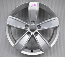 Load image into Gallery viewer, 1x Alufelge 17 Zoll 6.5&quot; 5x112 38ET Glanz Silber 5NA071497 VW Tiguan Rim Wheel