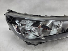 Laden Sie das Bild in den Galerie-Viewer, Frontscheinwerfer Toyota Hilux VIII SPP18190 Rechts Scheinwerfer Headlight SCH3588647822pb