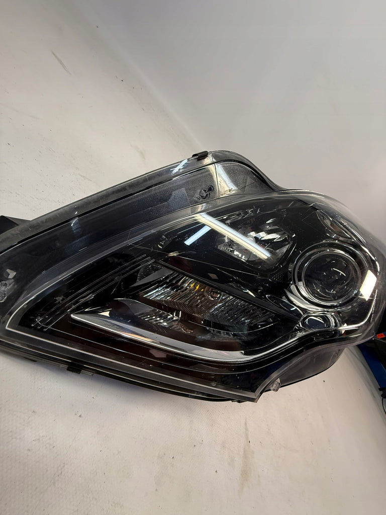 Frontscheinwerfer Opel Zafira C 13399860 Xenon Ein Stück (Rechts oder Links)