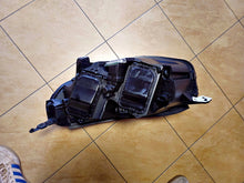 Laden Sie das Bild in den Galerie-Viewer, Frontscheinwerfer Opel Zafira Vivaro 9832836480 Xenon Rechts Headlight