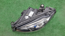 Laden Sie das Bild in den Galerie-Viewer, Frontscheinwerfer Mercedes-Benz W205 A2059061506KZ LED Links Headlight SCH5777084888hy