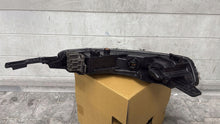 Load image into Gallery viewer, Frontscheinwerfer Hyundai Bayon 92208-Q0500 LED Rechts Scheinwerfer Headlight