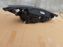 Laden Sie das Bild in den Galerie-Viewer, Frontscheinwerfer Ford Focus JX7B-13E017-CE Xenon Links Scheinwerfer Headlight