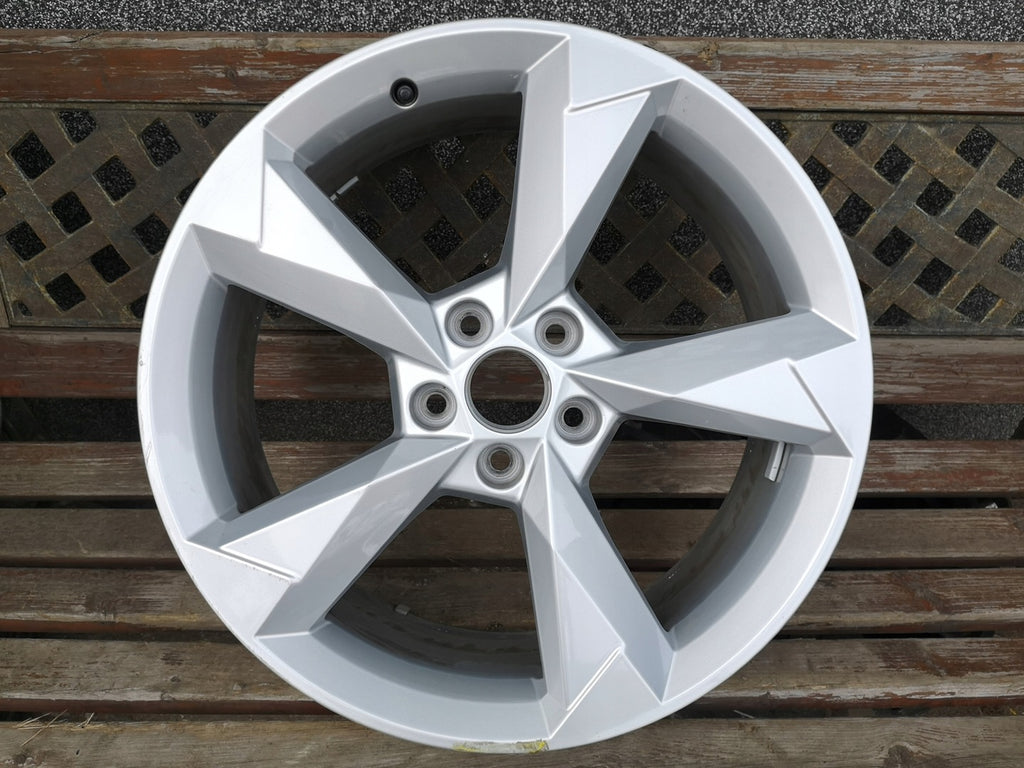 1x Alufelge 19 Zoll 7.0" 5x112 43ET Glanz Silber 83A601025N Audi Q3 Rim Wheel