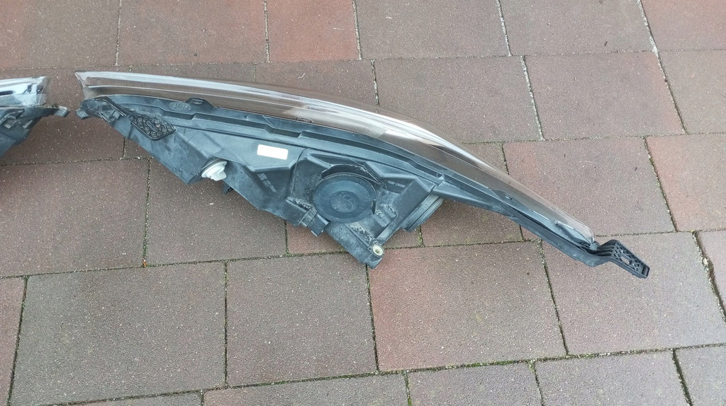 Frontscheinwerfer Ford Fiesta I C1BB-13W029-AE C1BB-13W030-AE Ein Satz Headlight SCH2059775924dy