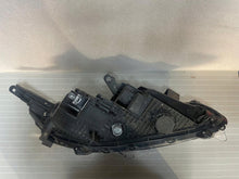 Laden Sie das Bild in den Galerie-Viewer, Frontscheinwerfer Mitsubishi L200 8301D381 Full LED Links Scheinwerfer Headlight